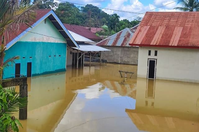 banjir_kendari_meluas_797_rumah_terendam_dan_3517_warga_terdampak