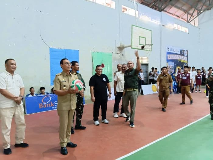 bupati_tapsel_buka_raja_inal_cup_iii