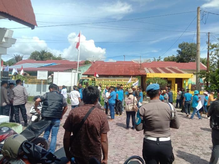 dinas_lingkungan_hidup_toba_tegaskan_tambang_batu_di_tepi_danau_toba_ilegal