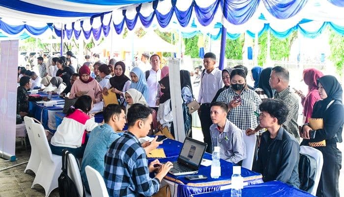 job_fair_perdana_deli_serdang_dibanjiri_3000_pelamar_700_lowongan_disiapkan
