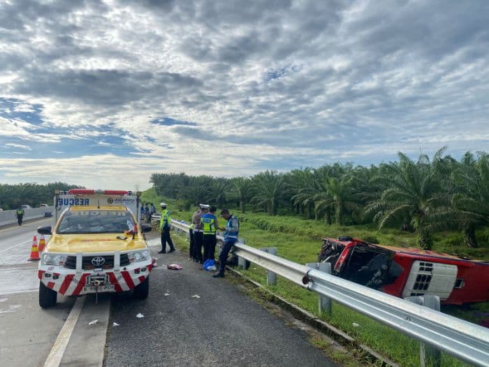 kecelakaan_bus_halmahera_dengan_pick_up_l300_di_tol_sergai_berikut_kronologinya_dan_nama_korbannya