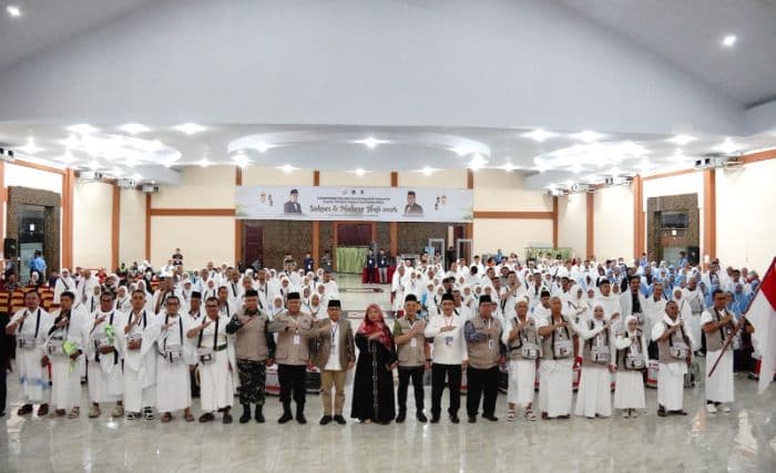 kloter_terakhir_jemaah_haji_asal_sumut_bertolak_ke_tanah_suci_senin_dini_hari_