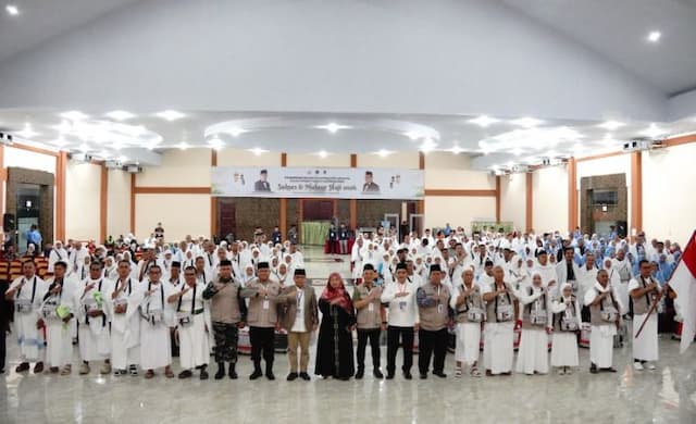 kloter_terakhir_jemaah_haji_asal_sumut_bertolak_ke_tanah_suci_senin_dini_hari_