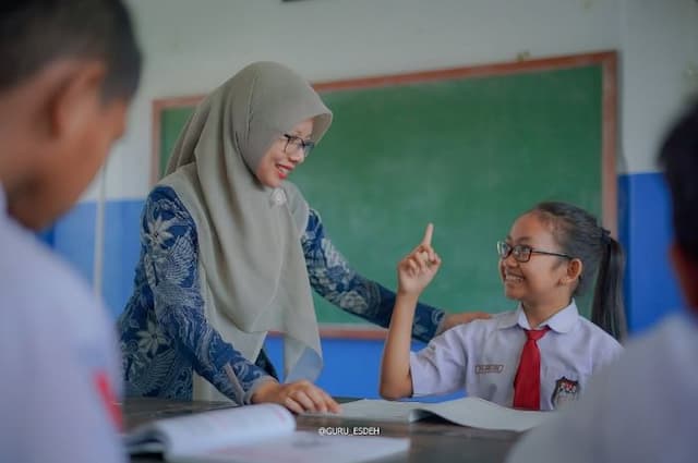 komisi_x_dpr_usul_semua_guru_diangkat_jadi_pns_untuk_hapus_ketimpangan_status