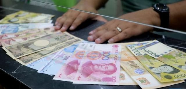 dolar_as_dijual_tembus_rp17700_di_sejumlah_bank_besar_saat_rupiah_melemah