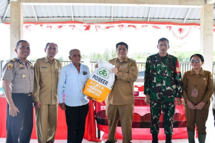 pemkab_samosir_jamin_hasil_panen_jagung_petani_dibeli_rp5500_per_kilogram