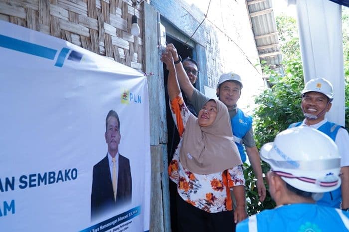 pln_pematangsiantar_nyalakan_harapan_warga_lewat_program_light_up_the_dream