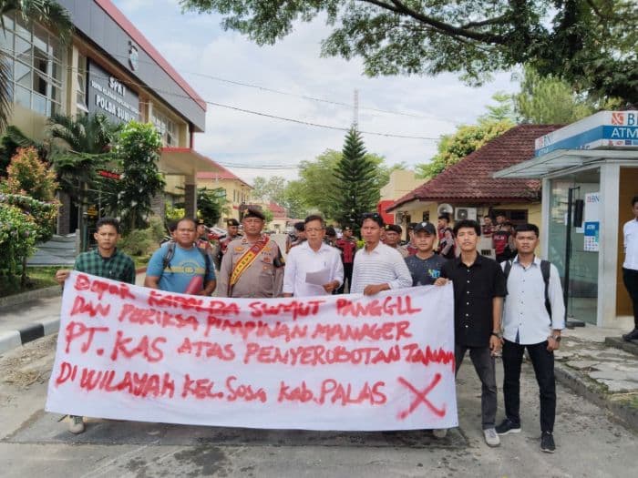 puluhan_mahasiswa_palas_desak_polda_sumut_periksa_manager_pt_kas_sosa