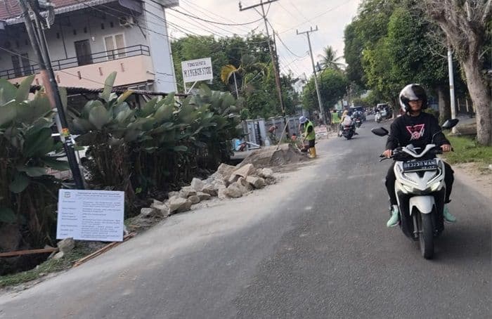 putr_pematangsiantar_mulai_perbaiki_drainase_antisipasi_banjir_di_sejumlah_ruas_jalan