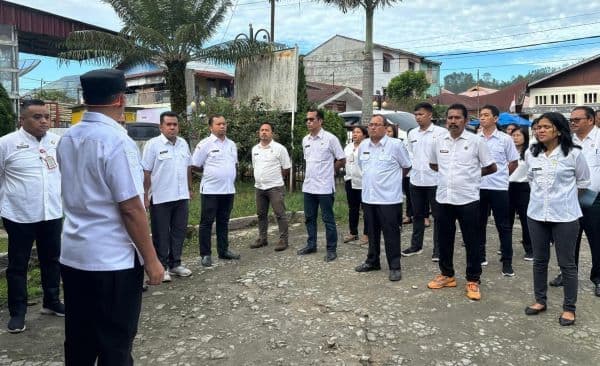 bupati_taput_tekankan_pentingnya_menjaga_kebersihan_kota_tarutung_