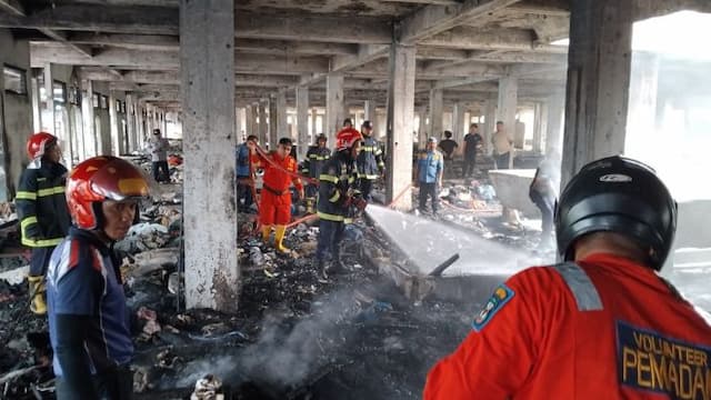 gedung_iv_pasar_horas_terbakar_lagi_diduga_disengaja_orang_tak_dikenal