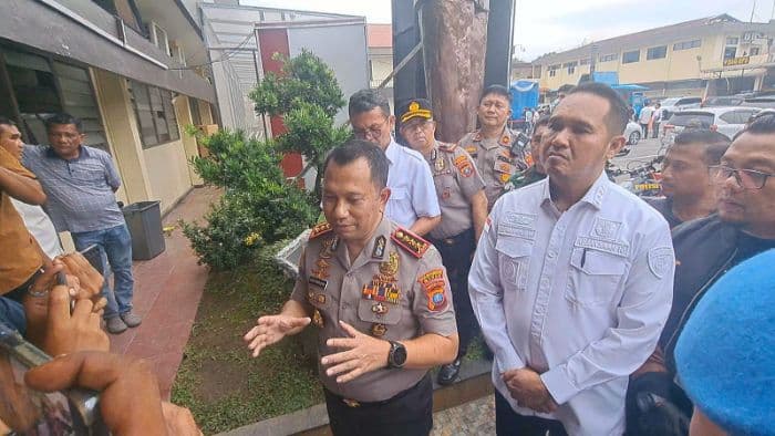 kapolrestabes_medan_siap_penuhi_permintaan_hadir_dalam_persidangan_kasus_pembelian_bbm_di_jeriken
