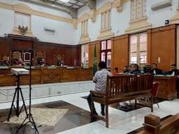 hinca_panjaitan_hadir_dalam_sidang_kasus_bbm_jeriken_di_pn_medan_sebagai_apa