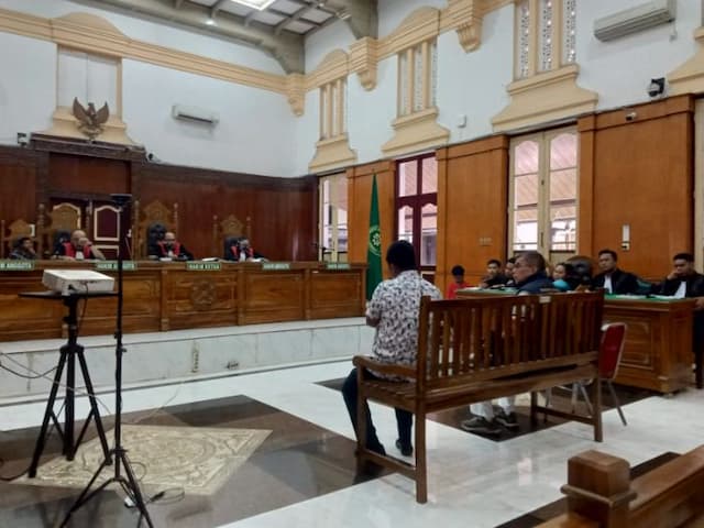 hinca_panjaitan_hadir_dalam_sidang_kasus_bbm_jeriken_di_pn_medan_sebagai_apa