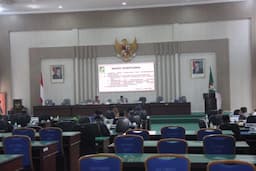 paripurna_dprd_simalungun_ditunda_banyak_anggota_hadir_tak_masuk_ruangan