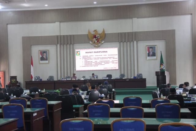 paripurna_dprd_simalungun_ditunda_banyak_anggota_hadir_tak_masuk_ruangan