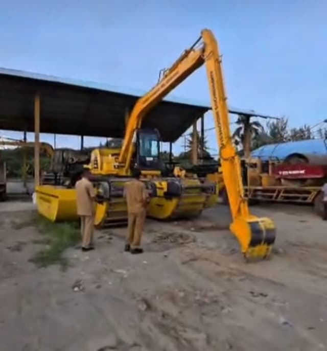 pemkab_deli_serdang_tambah_excavator_amphibi_untuk_normalisasi_sungai_dan_pengendalian_banjir