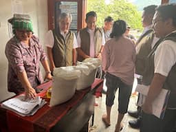 penyaluran_bantuan_pangan_di_parapat_direktur_keuangan_bulog_tidak_boleh_diperjualbelikan