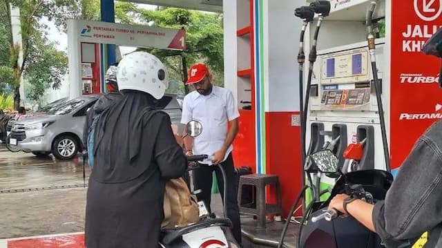 pertamax_tembus_rp16650_per_liter_pengamat_kelas_menengah_paling_terpukul
