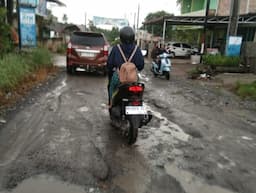 warga_sei_alim_hasak_tolak_bantuan_rp5_juta_untuk_perbaikan_jalan_rusak