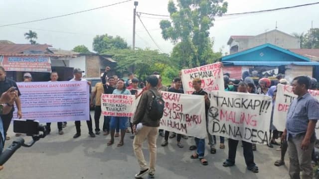 warga_desa_sidoarjo_i_jati_baru_desak_polresta_deli_serdang_percepat_penanganan_dugaan_korupsi_apbdes