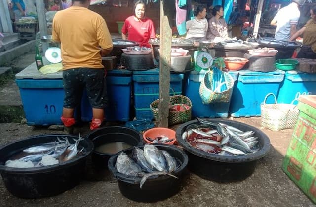 harga_ikan_kembung_di_toba_turun_rp10000kg_tomat_masih_bertahan_mahal_rp20000
