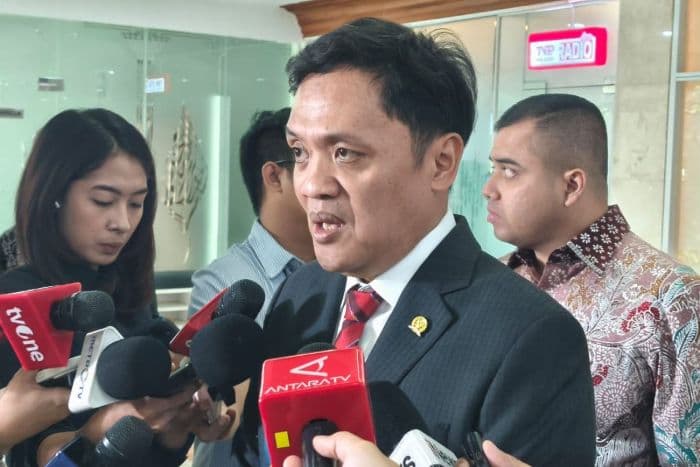 komisi_iii_dpr_mundurnya_febrie_tak_boleh_hambat_penyidikan_polri