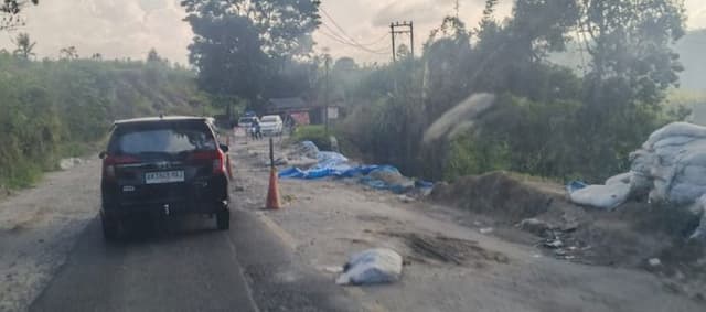 perbaikan_jalinsum_longsor_di_simalungun_dimulai_arus_lalu_lintas_buka_tutup