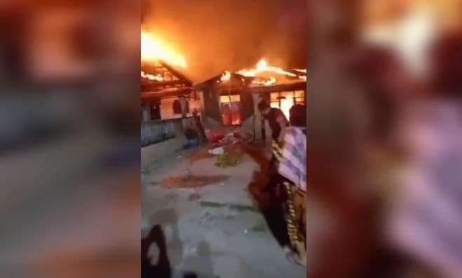 dua_rumah_warga_di_jalan_belibis_kisaran_terbakar