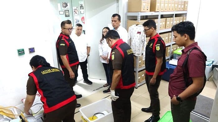 kejati_sumut_geledah_kantor_pelindo_i_belawan_terkait_dugaan_korupsi_pengadaan_kapal_tunda_rp1358_miliar