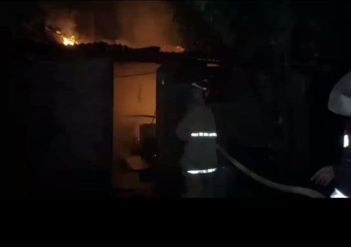 rumah_permanen_di_tebing_tinggi_ludes_terbakar_korsleting_diduga_jadi_penyebab