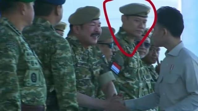 video_gibran_tak_salami_ahy_di_upacara_militer_viral_isyarat_persaingan_pilpres_2029