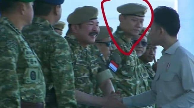 video_gibran_tak_salami_ahy_di_upacara_militer_viral_isyarat_persaingan_pilpres_2029