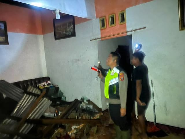 16_rumah_rusak_akibat_angin_kencang_di_langkat