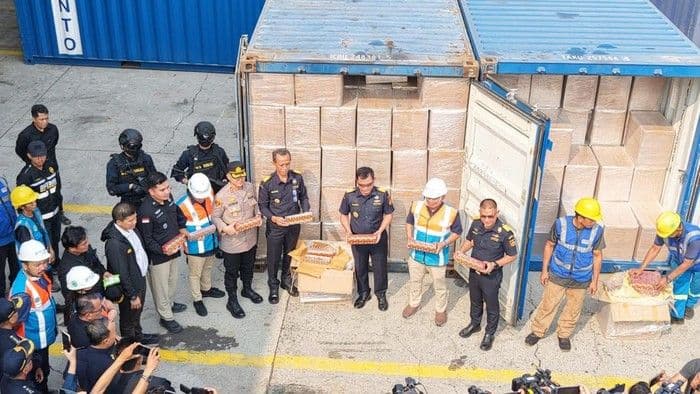 bea_cukai_tanjung_priok_gagalkan_pengiriman_896_juta_rokok_ilegal_disamarkan_sebagai_baja_ringan