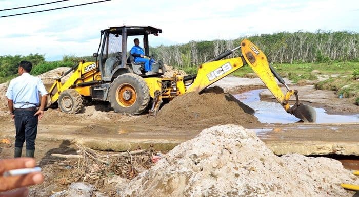 cegah_banjir_serbelawan_berulang_sungai_pondok_pelita_dikeruk