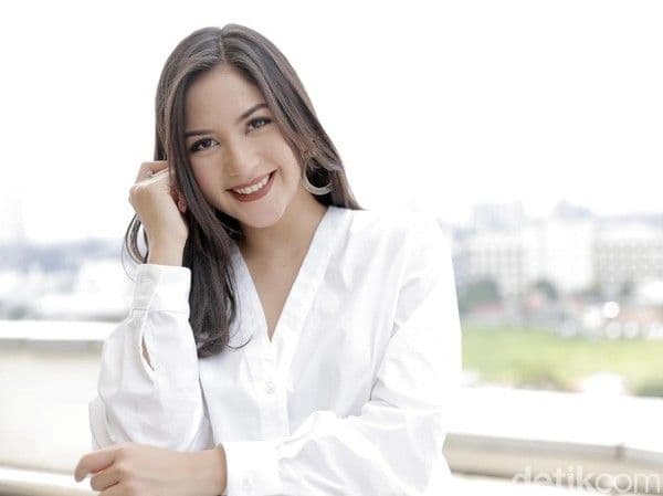 jessica_mila_klarifikasi_soal_kenapa_bisa_lolos_berlayar_ke_pulau_padar