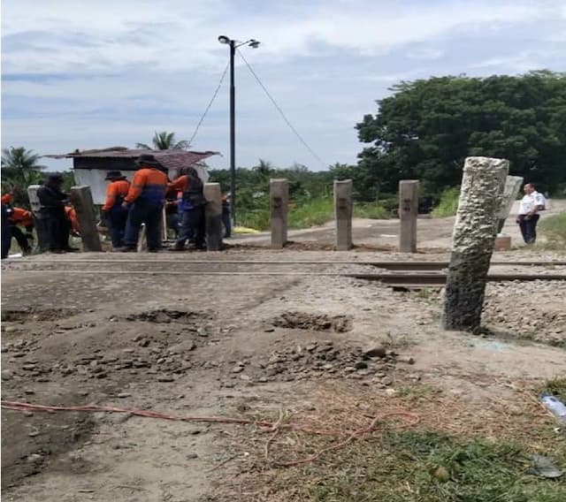 lintasan_liar_tabrakan_kereta_api_dengan_truk_di_perbaungan_ditutup_