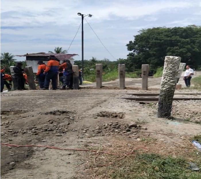 lintasan_liar_tabrakan_kereta_api_dengan_truk_di_perbaungan_ditutup_