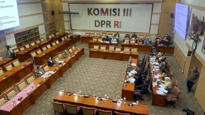 rapat_di_dpr_pakar_usul_ruu_perampasan_aset_diganti_jadi_ruu_melindungi_aset