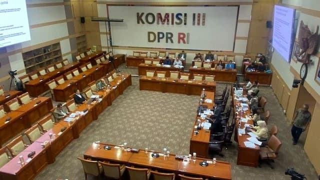 rapat_di_dpr_pakar_usul_ruu_perampasan_aset_diganti_jadi_ruu_melindungi_aset