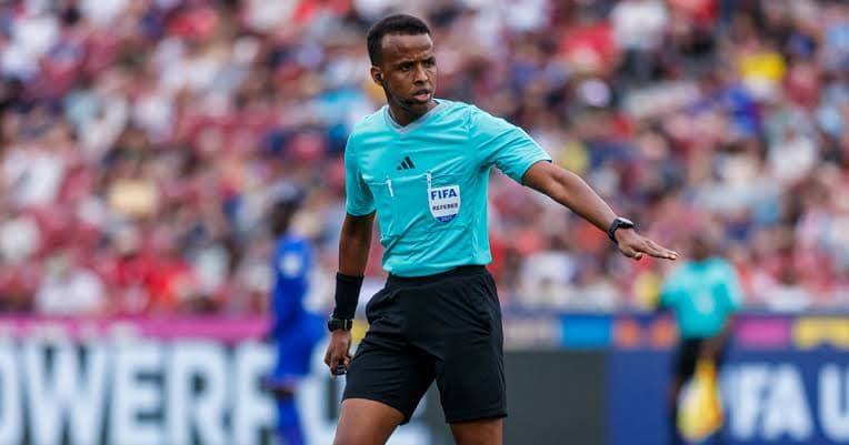 sempat_ditolak_masuk_as_wasit_somalia_omar_artan_pimpin_piala_super_eropa