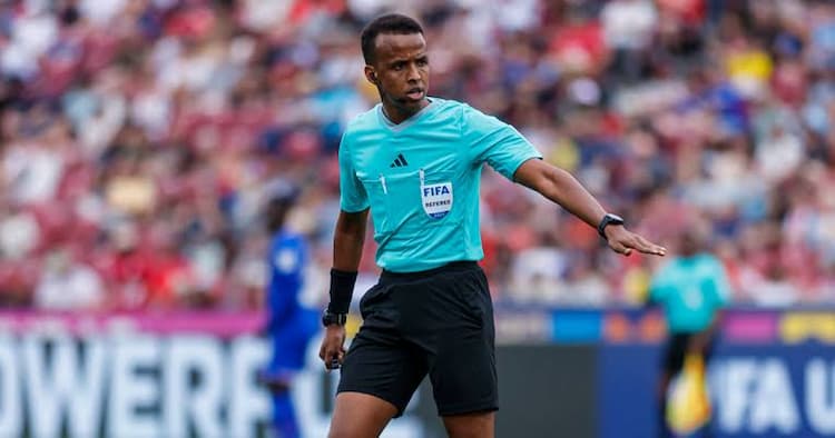 sempat_ditolak_masuk_as_wasit_somalia_omar_artan_pimpin_piala_super_eropa