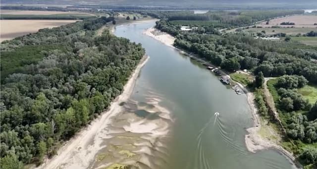 sungai_menyusut_kapal_nazi_hingga_tulang_mamut_bermunculan_di_eropa