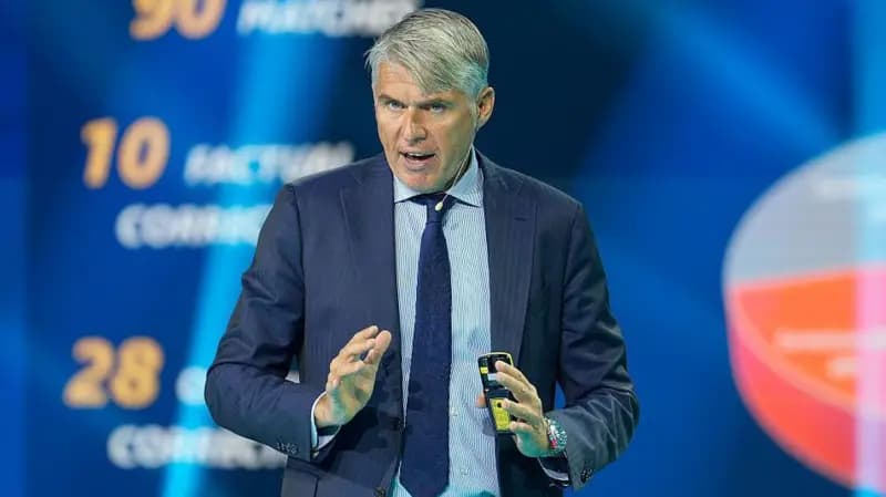 var_dinilai_terlalu_jauh_uefa_ini_sepak_bola_bukan_playstation