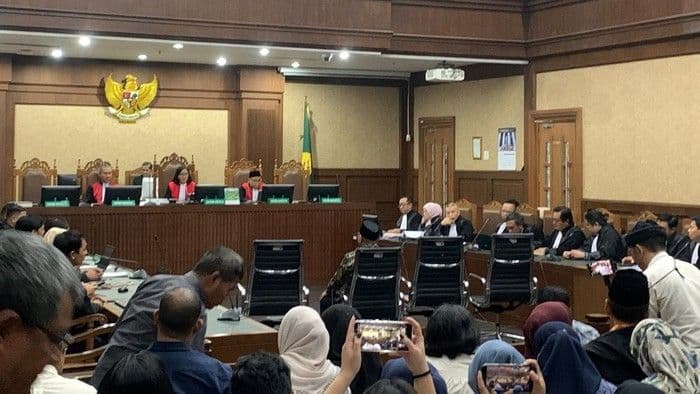 kasus_kuota_haji_yaqut_didakwa_rugikan_negara_rp622_miliar