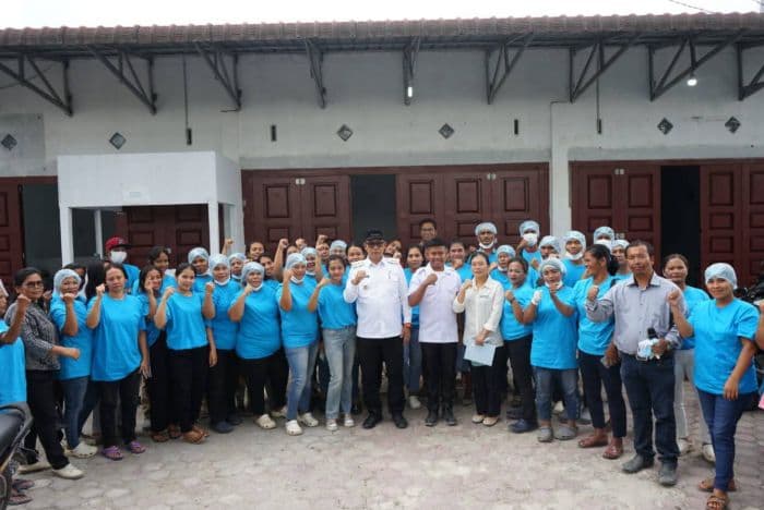 bupati_taput_resmikan_program_mbg_bersama_yayasan_ekonomi_hijau_indonesia