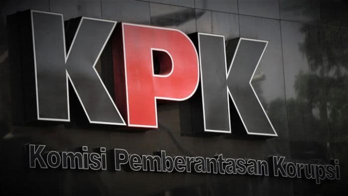 kpk_periksa_tiga_anggota_dpr_dalam_kasus_korupsi_dana_sosial_bi_dan_ojk