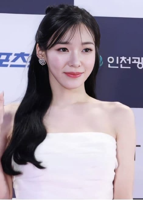 10_tahun_bersuara_sendiri_tiffany_young_bawa_edge_of_calm_ke_jakarta_