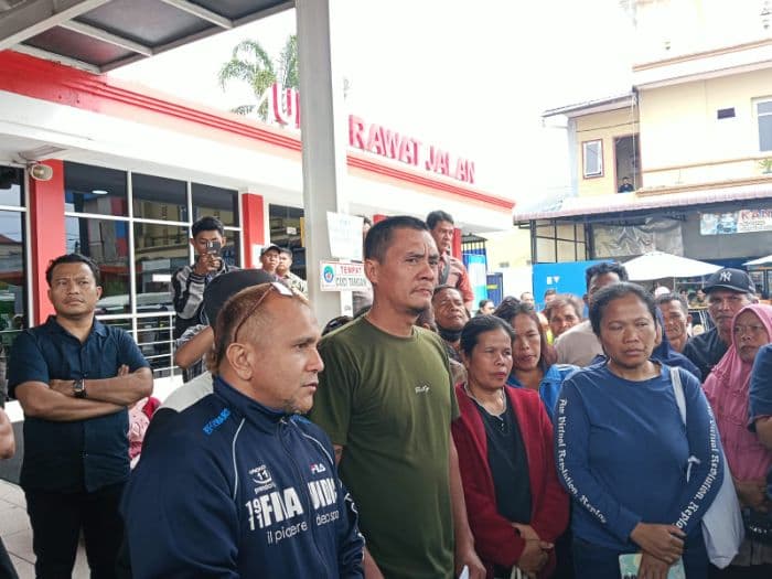 dijenguk_wapres_gibran_orang_tua_korban_keracunan_mbg_di_karo_ancam_tempuh_jalur_hukum